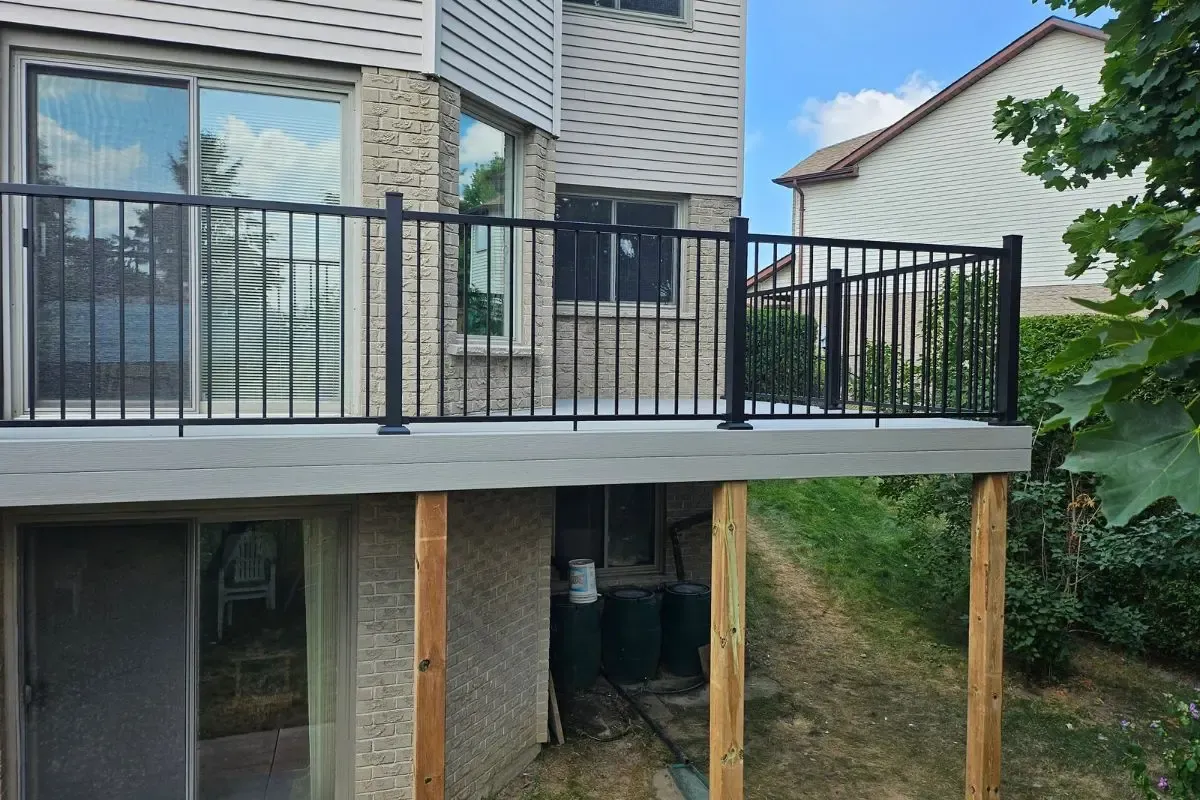 Elevated second storey composite deck with black aluminum railings built in aurora, Ontario
